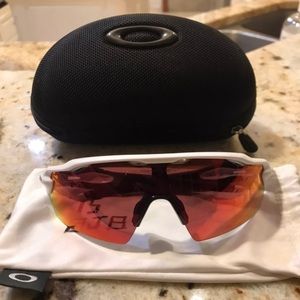 Oakley men’s radar ev path sunglasses